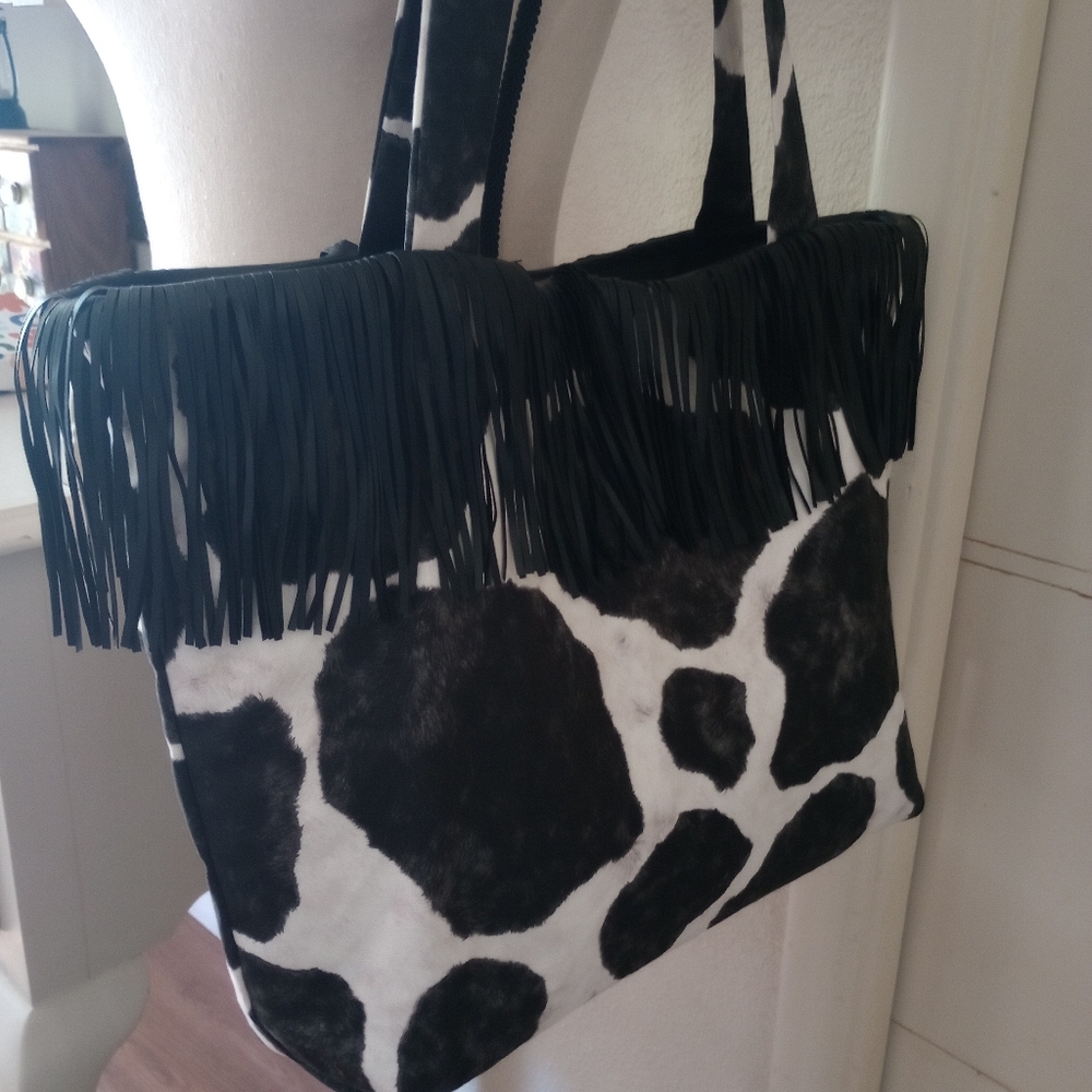Black and White Fringe Tote Bag - Picture 12 of 13
